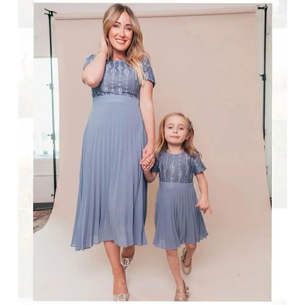Ivy City Co Mommy and Me Mini Misty Blue Island Textured Pleated Short-sleeve Mi